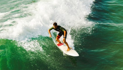 体育竞猜网站-十字路口的蓝白旗帜，柏林赫塔的变革迷局